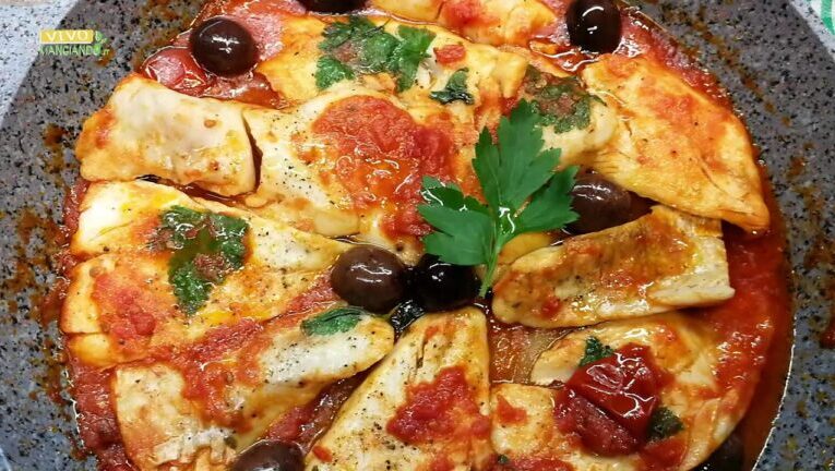 Filetto di merluzzo croccante: la ricetta semplice con pomodorini in padella