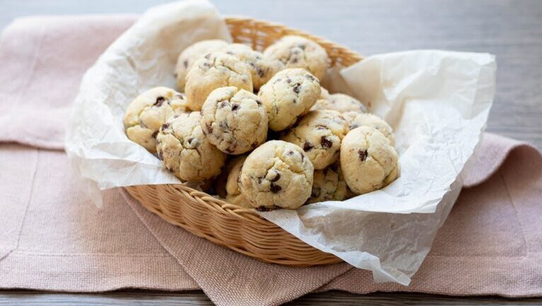 Biscotti morbidi e deliziosi: la ricetta con gocce di cioccolato senza burro!