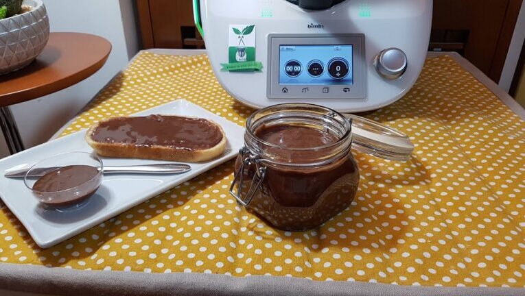 Crema di nocciole light con Bimby: la deliziosa e salutare alternativa