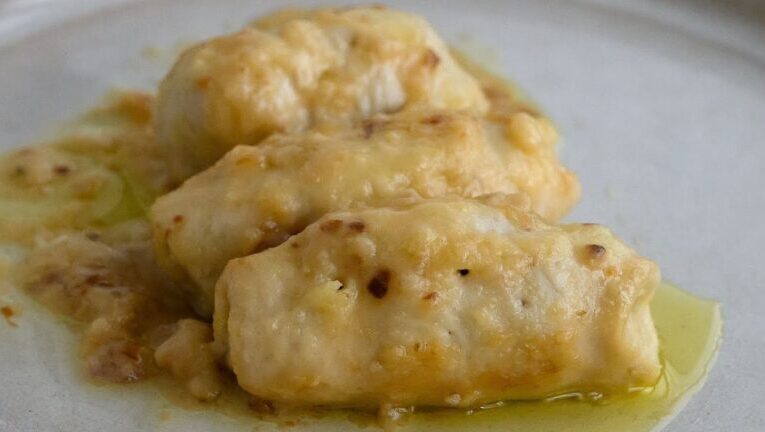Ricetta succulenta: involtini di pollo con sughetto bianco per un pranzo da leccarsi i baffi!