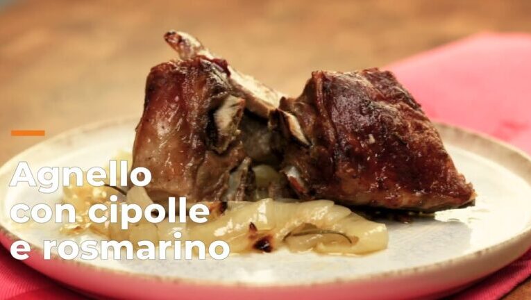 Agnello con cipolle: il segreto per una padella saporita in 30 minuti!