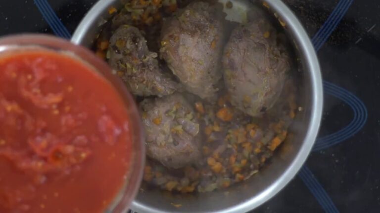 La ricetta perfetta per il guanciale di maiale in umido: piacere del palato garantito!