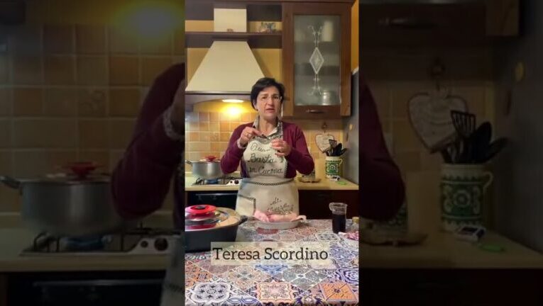 Piedi di maiale al sugo: una prelibatezza da gustare con un tocco di tradizione