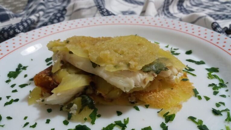 Filetto di spigola alla perfezione: la ricetta facile e veloce in padella