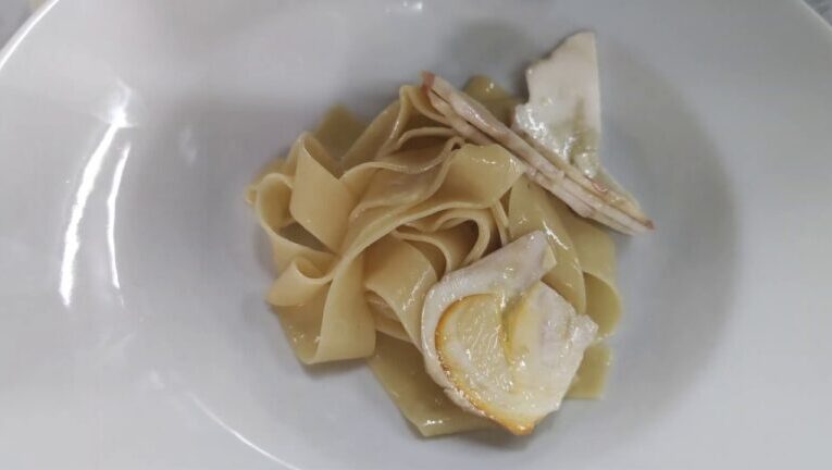 Scopri il segreto della pasta irresistibile: ovuli e salsiccia nella ricetta perfetta!