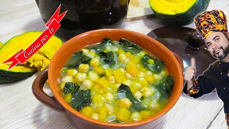 La zuppa autunnale perfetta: ricetta con cavoli nero e zucca