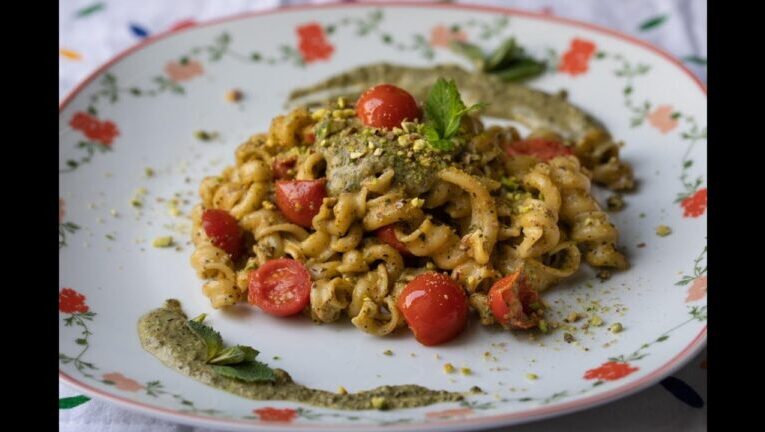 Bustling with Flavor: Condire Your Busiate al Pistacchio Like a Pro!