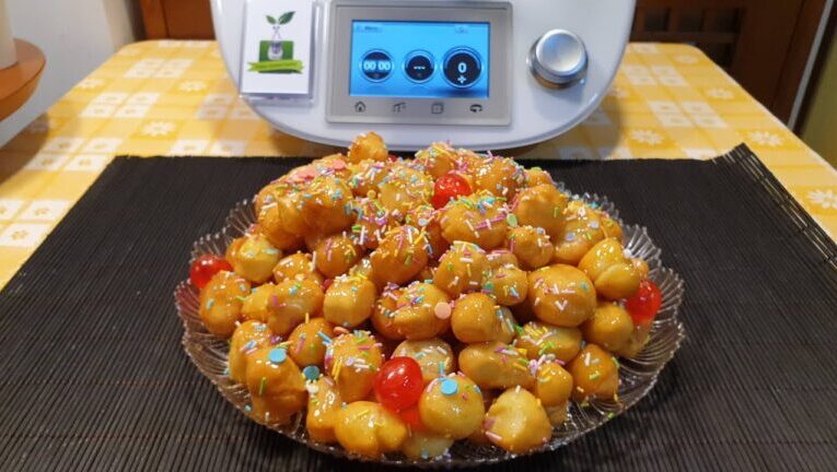 Struffoli irresistibili nel Bimby: la ricetta facile e veloce in soli 30 minuti!