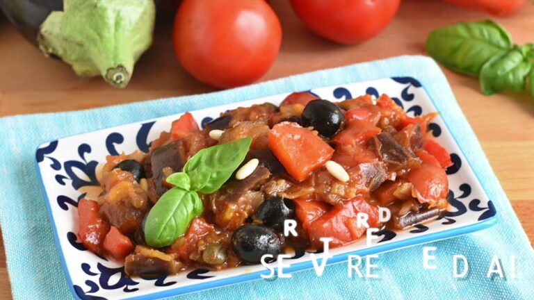 Caponata Mediterranea alle melanzane e peperoni: il segreto per una versione non fritta!