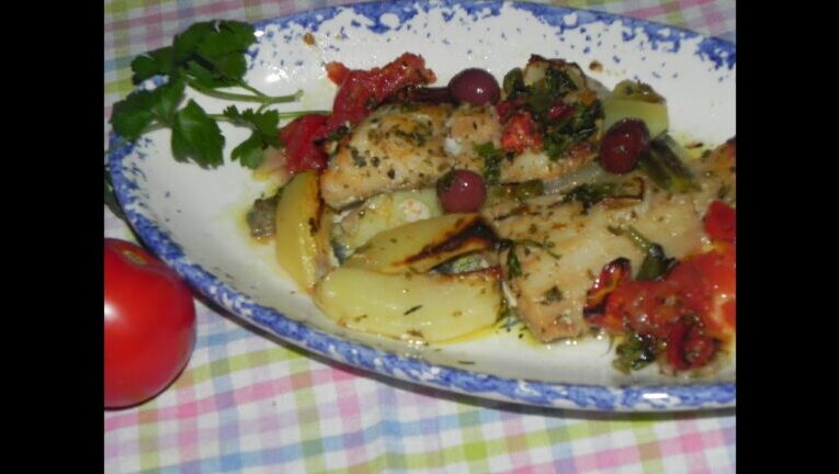 Il segreto per una croccantezza irresistibile: baccalà al forno con patate sottili!