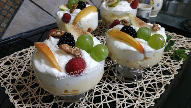 Dolci al cucchiaio irresistibili: crema pasticcera e frutta per il massimo piacere goloso
