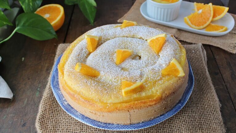 Incredibile torta all’arancia: la sorprendente crema nel impasto!