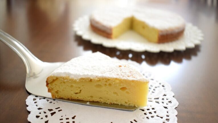 La torta magica alla ricotta Bimby: un’esplosione di dolcezza in soli 3 passaggi!