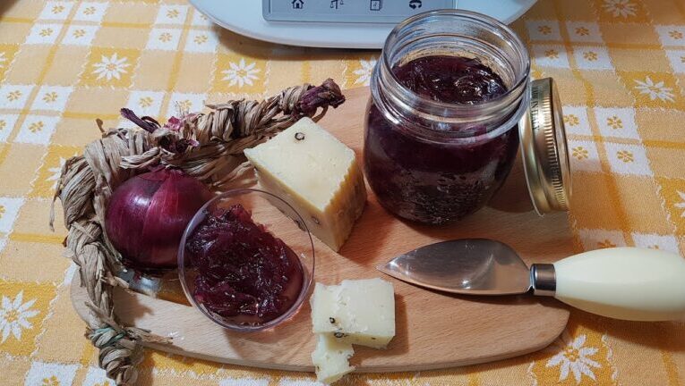 Ricetta golosa: marmellata di cipolle di Tropea al bimby con un tocco di aceto balsamico!