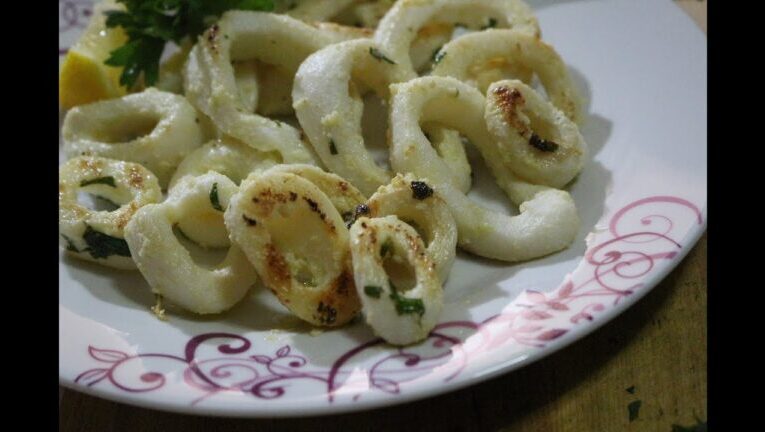 Una deliziosa ricetta: anelli di totano bolliti per un piatto delicato