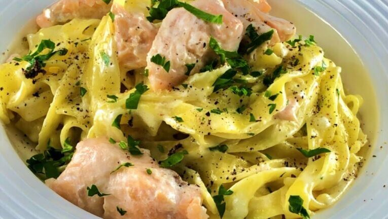 Piaceri culinari: Pasta alla trota salmonata e panna, il connubio perfetto!