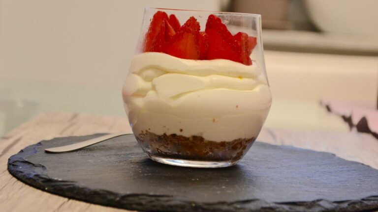 Cremosa e Veloce: Cheesecake al Bicchiere con Philadelphia
