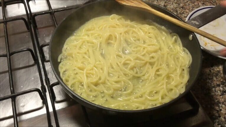 Pastina gourmet: la ricetta segreta per un piatto irresistibile con olio e parmigiano