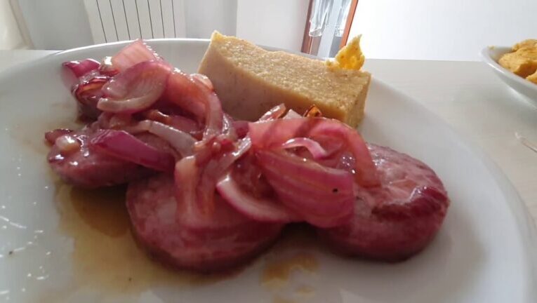 Sperimenta l’incredibile connubio: salame con l’aceto, un mix esplosivo per il palato!