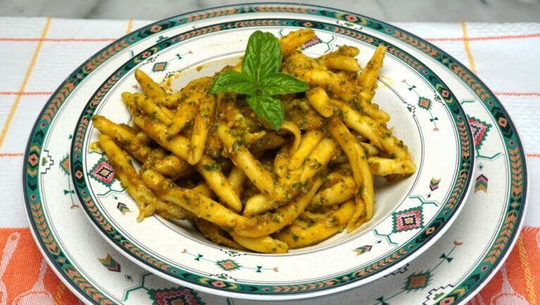 Sugo alla Trapanese di Giusina: un’autentica delizia siciliana in 70 caratteri