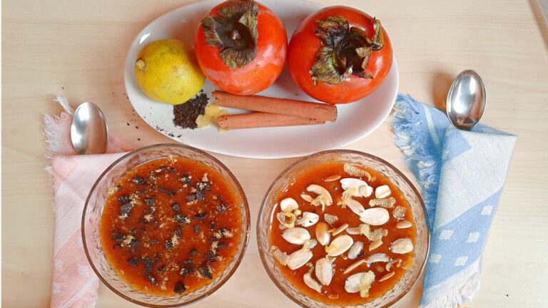 Cachi in dolce compagnia: delizioso dessert in un bicchiere