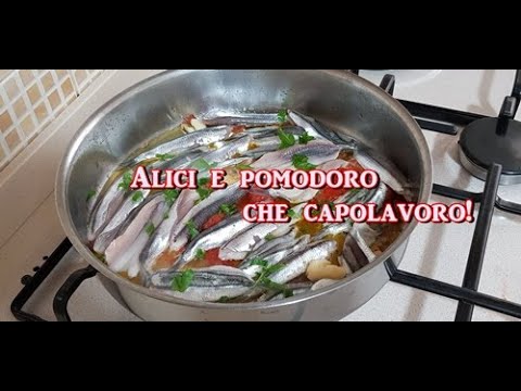 Alici in padella: il segreto per un saporito connubio tra mare e pomodoro!
