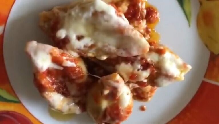 I deliziosi conchiglioni ripieni al forno: scopri la ricetta irresistibile con ricotta e carne macinata!