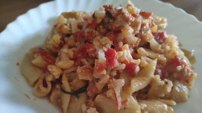 Pasta al cavolfiore: il segreto per un piatto irresistibile con tonno e pomodorini