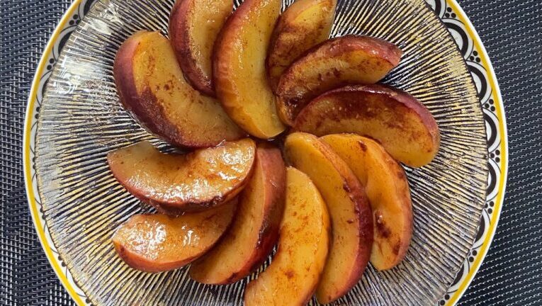 Jugoso segreto: pesche cotte al microonde per un dessert super veloce!