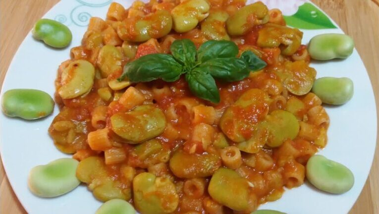 La deliziosa pasta con fave e pomodoro: un connubio esplosivo!