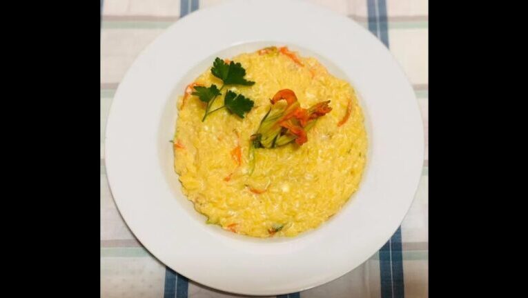 Esplosione di gusto: scopri il riso ai fiori di zucca e zafferano!