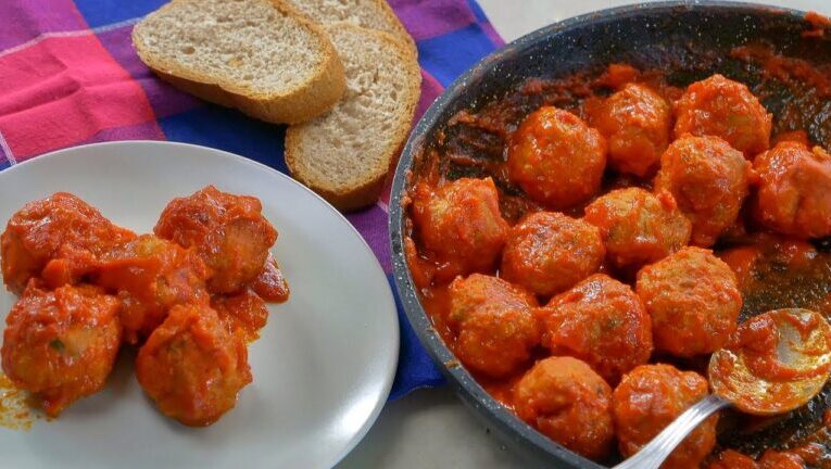 Polpettine aia: scopri come prepararle con un tocco di maestria!