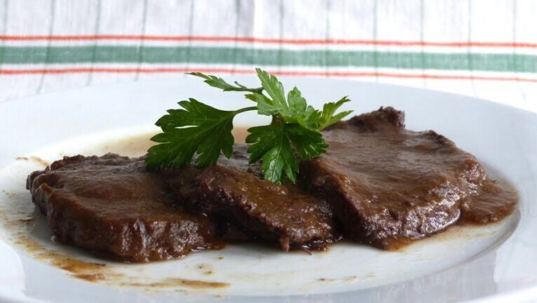 Delizioso arrosto di bue alla piemontese: Il segreto per un piatto succulento!