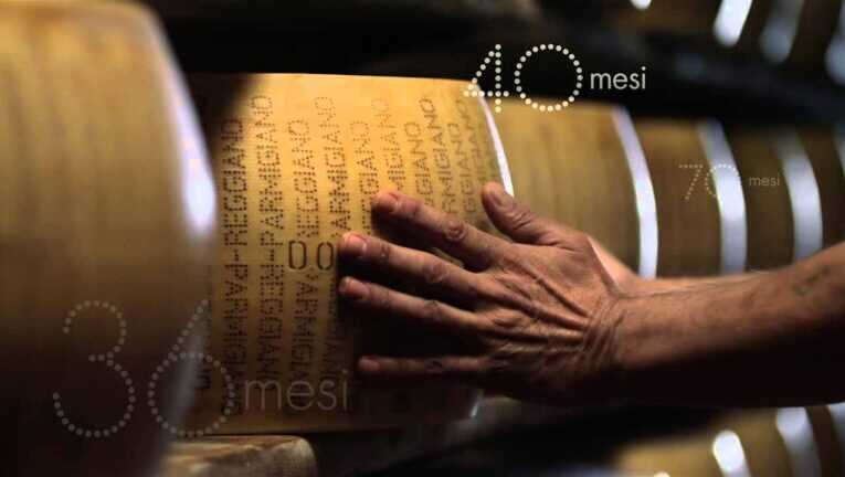 Scopri il peso perfetto di un Parmigiano 24 mesi: sorprese garantite in 70 caratteri!