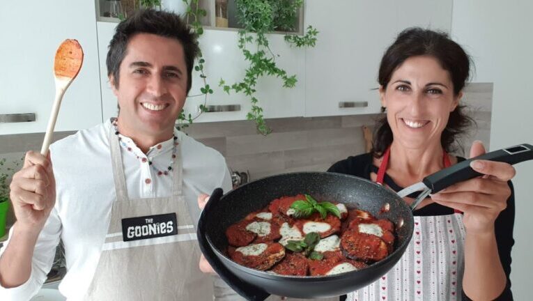 Melanzane in Padella: il Trio Perfetto di Pomodoro e Parmigiano