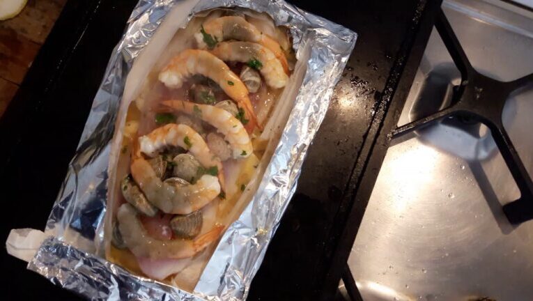 Segreto del gusto: prepara il delizioso pesce persico al forno al cartoccio
