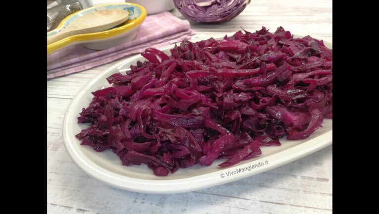 Verza Rossa Cruda: La Sorprendente Delizia Agrodolce in 70 Caratteri!