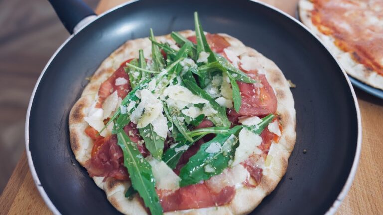 Pinsa precotta in padella: la nuova magia per gustare la pizza in 5 minuti!