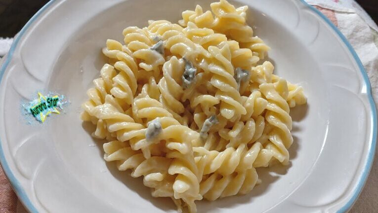 Deliziosi rigatoni gorgonzola: la ricetta senza panna in 10 minuti