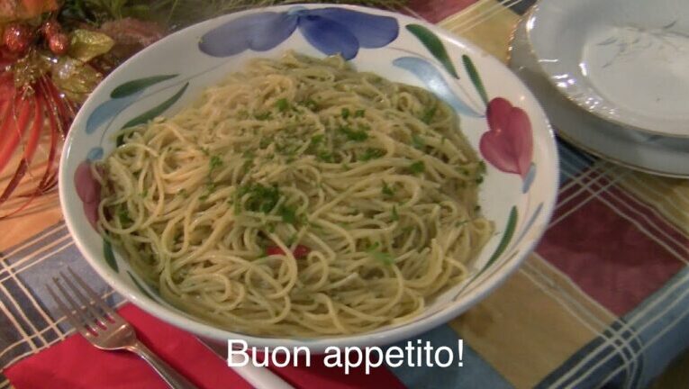 Pasta Aglio Olio Peperoncino: Il Segreto delle Acciughe e il Croccante Piacere del Pangrattato!