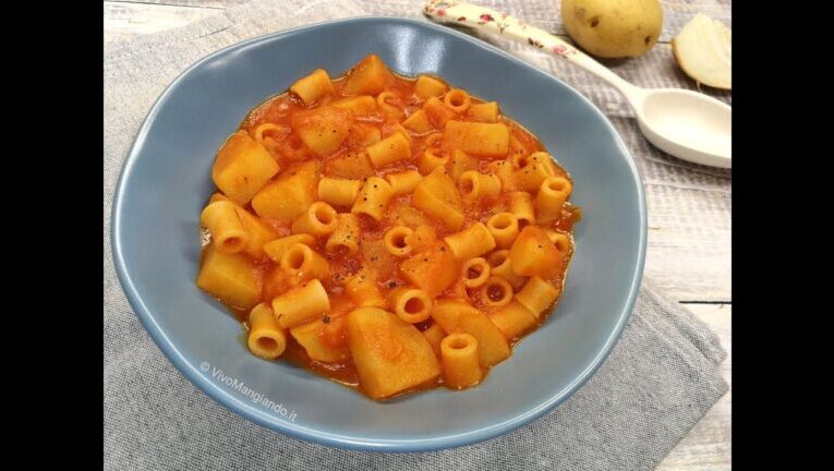 Maestria culinaria in 30 minuti: Prova l’irresistibile Pasta con Patate e Pomodoro!