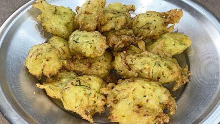 Zucchine croccanti: la ricetta delle frittelle senza farina e uova