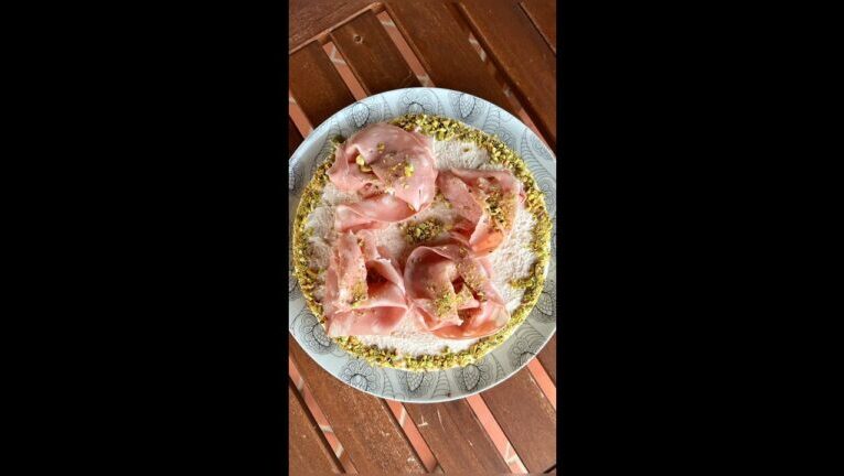 Cheesecake salata: una delizia originale con taralli e mortadella!