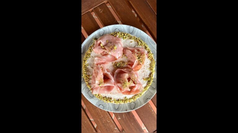 Cheesecake salata: una delizia originale con taralli e mortadella!