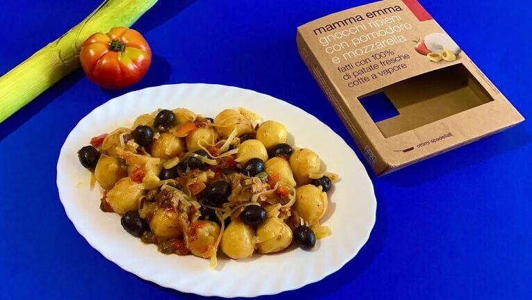 Scopri la deliziosa ricetta degli irresistibili gnocchi ripieni di pomodoro e mozzarella!