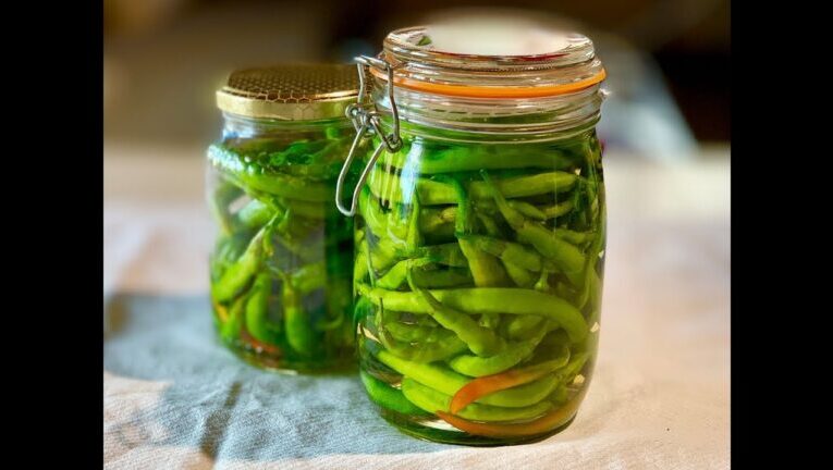 Scopri i segreti dei peperoncini sottaceto crudi: un’esplosione di gusto in 70 caratteri!