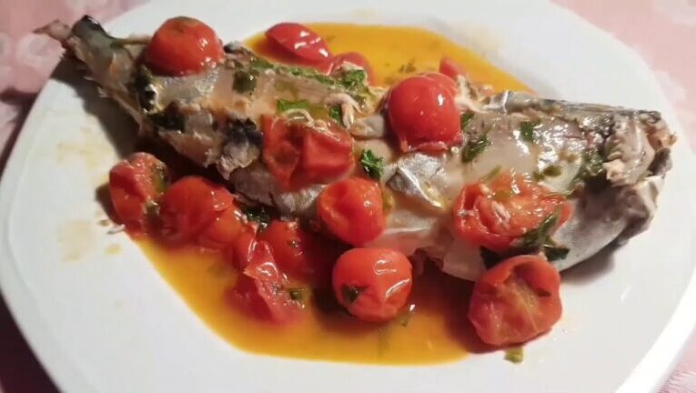 Sgombro intero in padella: la ricetta perfetta per un piatto gustoso in meno di 30 minuti
