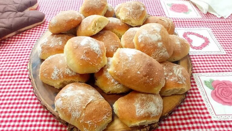 Rivelato il peso segreto del famoso bocconcino di pane: scopri quanto incide sulla tua dieta!