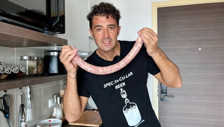 Salsiccia fatta in casa: Gustosa e Senza Budello, la Ricetta Perfetta!