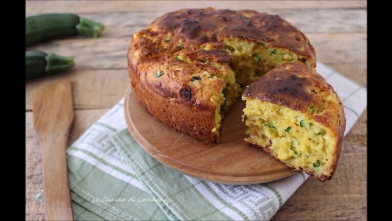 La deliziosa torta salata: 4 ingredienti per un trionfo di zucchine, ricotta, prosciutto e scamorza!